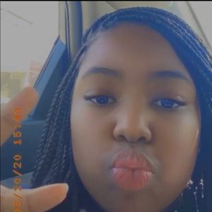 Meet your Posher, Ñia